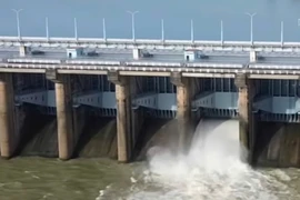 Thủy điện Trị An tiếp tục xả lũ đập tràn