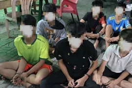 Nhóm thanh thiếu niên dùng điếu cày chặn xe cướp tiền ở Biên Hòa