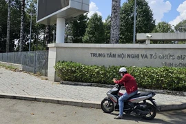 Kiến nghị tháo dỡ hàng rào trước Quảng Trường tỉnh Đồng Nai để dân có thêm không gian công cộng