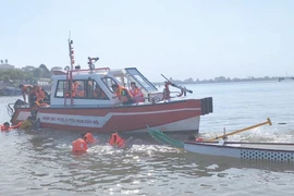 12 vận động viên được cứu kịp thời khi ghe lật trong lúc thi đua thuyền trên sông Đồng Nai