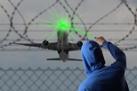 Đồng Nai ngăn chặn đèn laser, vật thể bay uy hiếp an toàn bay