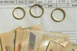 Nhặt được vàng, tiền vội đến công an nhờ trả người đánh rơi 