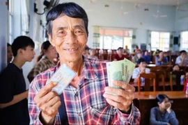 Hơn 400.000 người dân Đồng Nai đã nhận 100.000 đồng quà 2-9