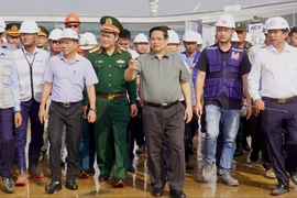 Thủ tướng kiểm tra sân bay Long Thành trước ngày đón chuyến bay đầu tiên. 