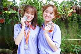 Cặp song sinh ở Đắk Lắk với điểm thi tốt nghiệp "khủng" 