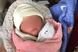 Tìm người thân của bé sơ sinh bị bỏ lại ở căn nhà hoang