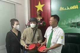 Tài xế taxi trả lại 1,8 cây vàng cho hành khách bỏ quên 