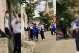 1 học sinh bị đánh hội đồng, gãy ngón tay