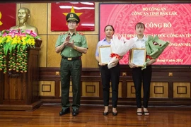 Vợ của 2 liệt sĩ trong vụ khủng bố ở Đắk Lắk được tuyển dụng vào lực lượng Công an Nhân dân
