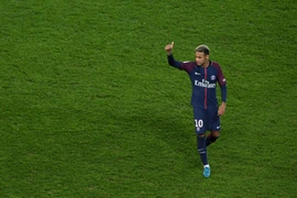 Lộ mức lương khó ngờ của Neymar