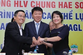 HLV Chung nói 'xin chào' bằng tiếng Việt,chất giọng Hàn