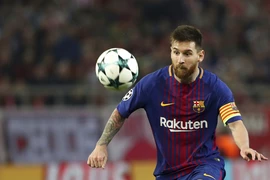 Thắng kiện báo chí, Messi làm từ thiện