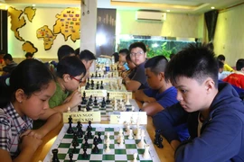 Gần 100 kỳ thủ tranh tài giải cờ vua để tìm thần đồng