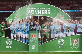 Pep Guardiola có danh hiệu đầu tiên ở Anh