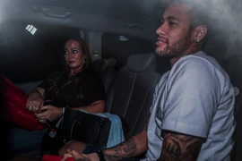 Ca mổ của Neymar có rất nhiều... 'kền kền'