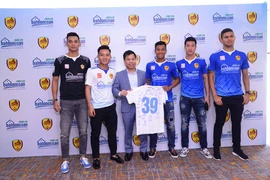 Nhà vô địch V-League có bất động sản tài trợ