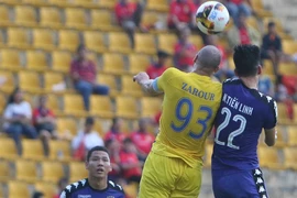 B.Bình Dương bất ngờ thua đau 