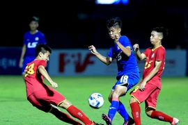 B. Bình Dương 'phơi áo đến... 5 bàn'