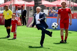 Tổng thống Putin nói gì với HLV Cherchesov?