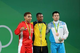 Bỏ giấc mơ bóng đá vì nhà nghèo, chơi cử tạ kiếm sống