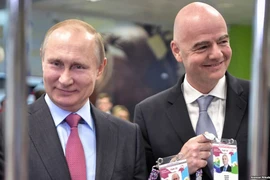 Tổng thống V.Putin tặng huân chương Hữu nghị Chủ tịch FIFA