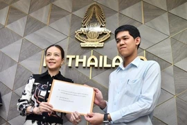 Trưởng đoàn tuyển nữ Thái Lan kiện trọng tài
