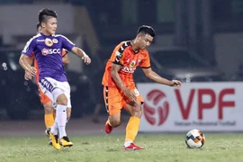 Thủ môn Bùi Tiến Dũng xuất trận, Hà Nội thắng