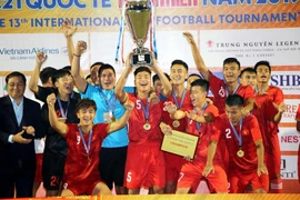 Lần đầu ghi cú đúp vô địch của HLV Dương Hồng Sơn