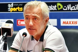Về nước, ông Van Marwijk nói gì về cầu thủ Việt Nam?
