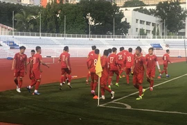 U-22 Việt Nam tập làm quen sân Rizal Memorial