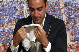 Xavi khóc khi nghĩ mình bội ước và đạp đổ nồi cơm người khác