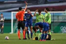 K-League chính thức trở lại trong dịch COVID-19, có ổn không?