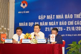 Cần chấn chỉnh việc HLV trưởng không họp báo, phóng viên ‘lậu’