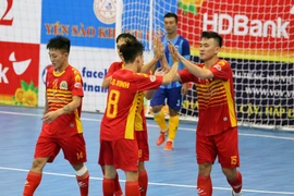 Sanna Khánh Hòa vươn lên ngôi đầu