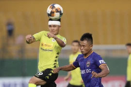 Quang Hải đổ máu, Hà Nội FC vượt ải Gò Đậu