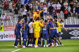 Pirlo về Juventus, PSG hoàn thành cú ăn ba