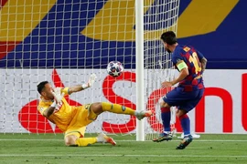 Messi và Lewandowski 'tạm biệt' Ronaldo