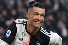Barcelona loạn, Ronaldo đưa thông điệp 'chinh phục thế giới'