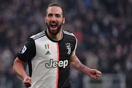 Sang Mỹ, Higuain kể mình bị Pirlo đuổi khỏi Juventus