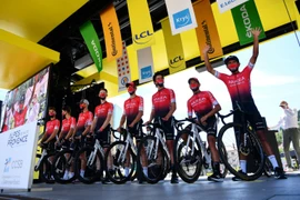 Tour de France kết thúc, hai cua rơ bị bắt