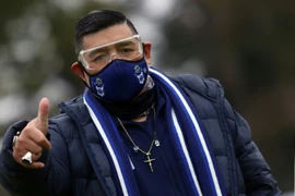 ‘Cậu bé vàng’ Maradona đối mặt ca mổ cuộc đời