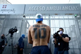 Maradona Livestream trong phòng hồi sức