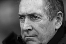 Lineker: 'Ôi, không phải Gerard Houllier bỏ chúng ta!'