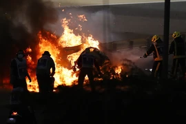Chiếc F1 của đội Haas bị cháy và COVID-19