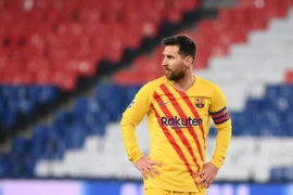 Messi và Ronaldo cạnh tranh nhau... từng tí