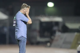 Chờ HLV Polking đi theo Shimoda