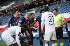 Neymar đã bao nhiêu lần bị đuổi ở Ligue 1?
