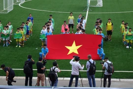 Những con người thầm lặng ‘xây móng’ cho bóng đá