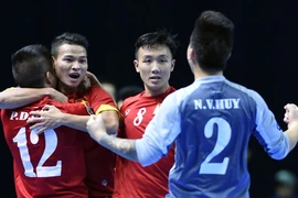 Tuyển VN ngược dòng đánh bại Iraq 2-1