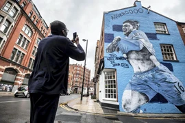 'Nửa thành' Manchester chuẩn bị đón ngôi vô địch trong dè dặt
